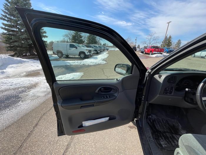 2003 chevrolet trailblazer ls-4wd with 128822 miles for sale near fridley, minnesota d6db8cd40d6d4270806770e7662849dd.jpeg