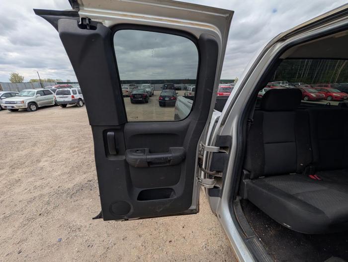 2010 chevrolet silverado-1500 lt1-extended-cab-long-box-4wd with 263160 miles for sale near elk-river, minnesota d77ced2d143e4123aa880b340b3992e9.jpg