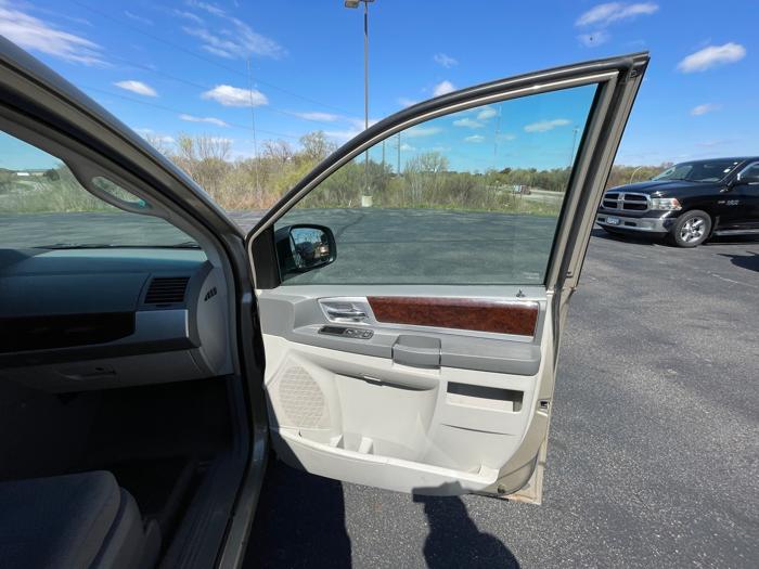 2009 chrysler town-&-country touring with 240699 miles for sale near clearwater, minnesota d77f87be159e40469925535a8ad32f2c.jpeg