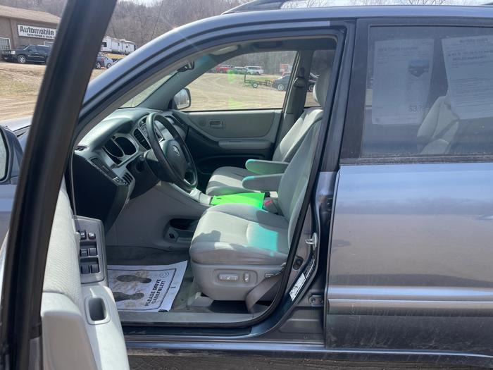 2004 toyota highlander v6-2wd with 250421 miles for sale near jordan, minnesota d78a1a6dd6394fcf8acaf91c2ed7197b.jpeg