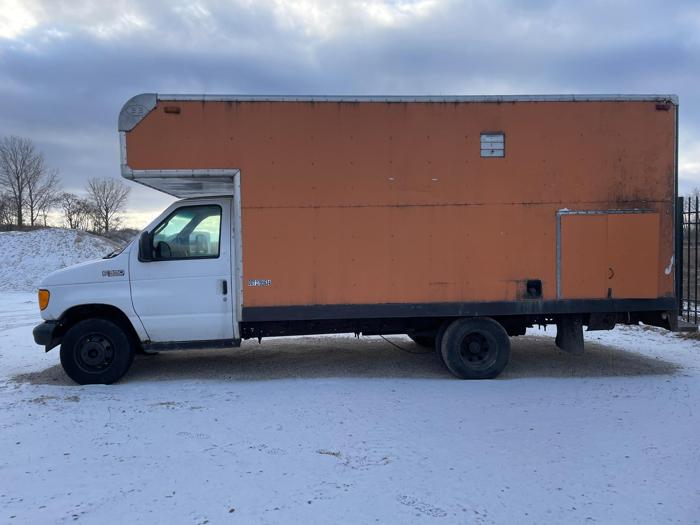 2004 ford e-350 with 195489 miles for sale near elk-river, minnesota d7b58c81720a4d74be46f2b2e1d6ea2e.jpg