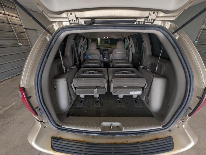 2006 chrysler town-&-country base with 224797 miles for sale near elk-river, minnesota d7bbfebf4cb74621a5082f172ff8ba3f.jpg