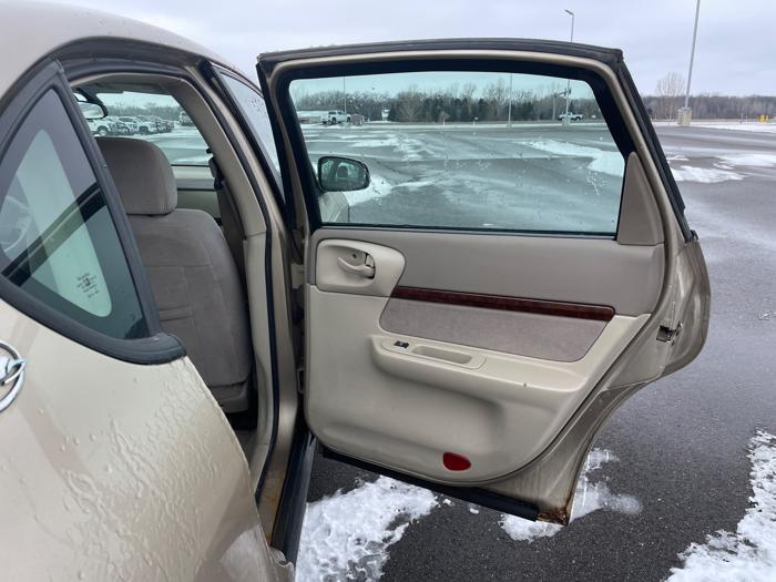 2004 chevrolet impala base with 138515 miles for sale near alexandria, minnesota d8227f83a24e4b7db4b8f3bedc026809.jpeg