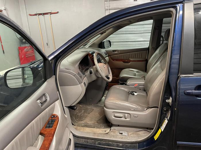 2005 toyota sienna xle with 128463 miles for sale near elk-river, minnesota d87d14eea39b4a11bb916340c397fea7.jpg