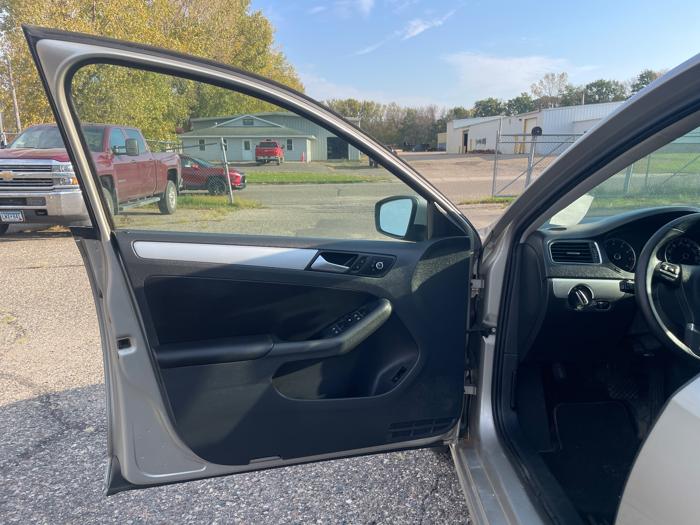 2013 volkswagen jetta se with 158676 miles for sale near annandale, minnesota d8879a35ca13474aba8f63919f800b64.jpeg