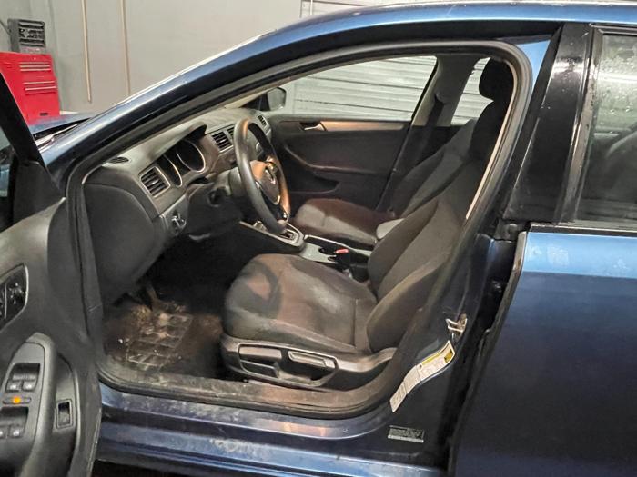 2015 volkswagen jetta se with 88456 miles for sale near elk-river, minnesota d8994b2e6f6d441c94df376f44e31434.jpg
