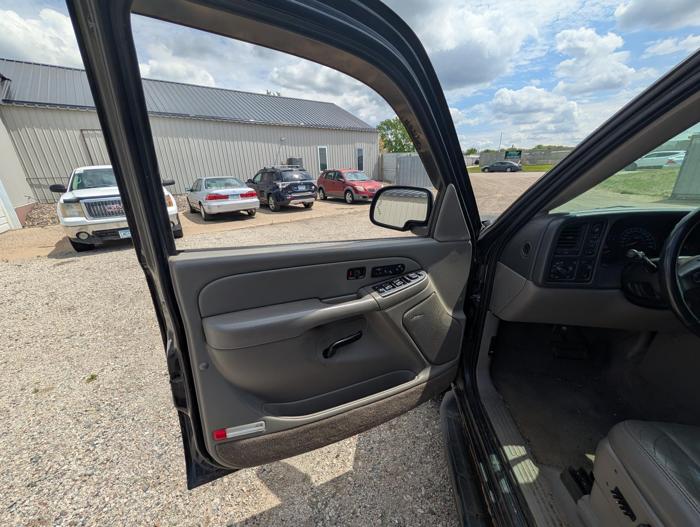 2005 gmc yukon-xl 1500-4wd with 171211 miles for sale near elk-river, minnesota d8bc28577a3044519067ffc54800588c.jpg
