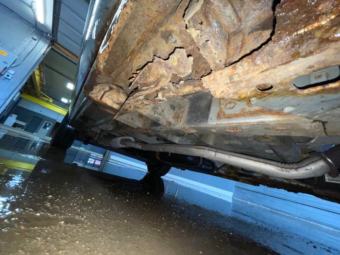 2003 chrysler voyager lx with 147148 miles for sale near elk-river, minnesota d8c79378f860436883a5c4920565ef23.jpeg