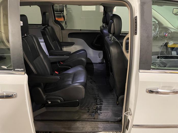 2014 chrysler town-and-country touring-l with 198131 miles for sale near elk-river, minnesota d8c7dcb155fa4d389567bb1bb868e8e6.jpg