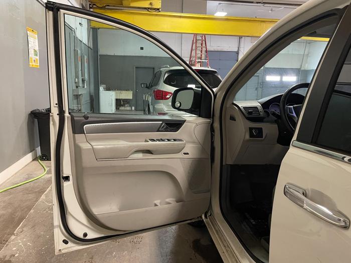 2010 volkswagen routan premium with 140982 miles for sale near elk-river, minnesota d9174b8397b6401bb3632e2d00b0ee12.jpg