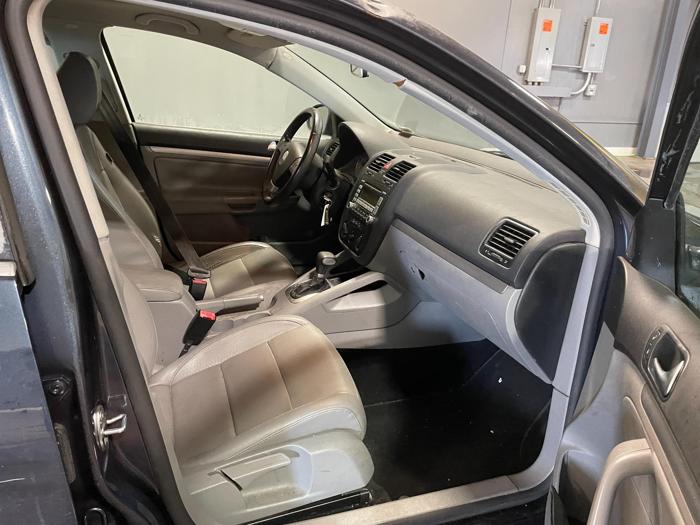 2009 volkswagen jetta se with 198966 miles for sale near elk-river, minnesota d940b906f63146f2a3ea4e89b18c218d.jpg
