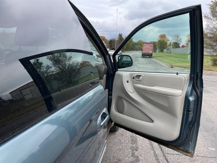 2006 chrysler town-&-country touring with 161394 miles for sale near elk-river, minnesota d949824165bc484abbade9aeb3059098.jpeg