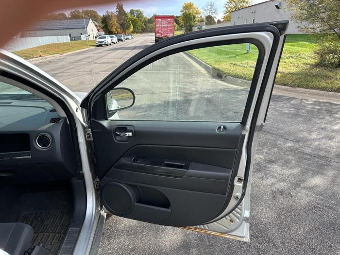 2011 jeep compass sport-fwd with 235876 miles for sale near elk-river, minnesota d9543f4f0b5e4bf7879158159a458942.jpg