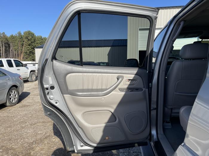 2003 toyota sequoia limited with 147145 miles for sale near elk-river, minnesota d95fd990816a46b7b1e0e493590a034a.jpg