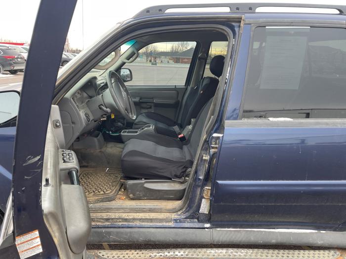 2004 ford explorer-sport-trac xls-2wd with 131988 miles for sale near redwood-falls, minnesota d9dd0c4fa01143ac8ed88f7cf4e0e238.jpeg