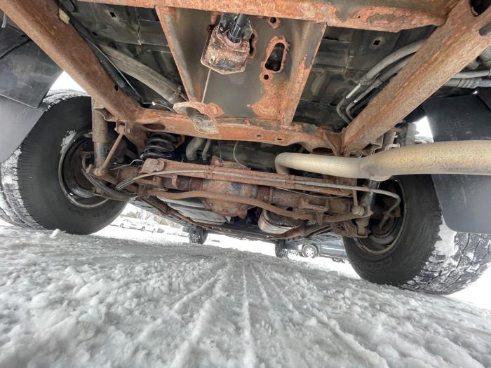 2001 chevrolet tahoe 4wd with 174356 miles for sale near fridley, minnesota d9e60580034342fcb4e8c6a3123e4554.jpeg