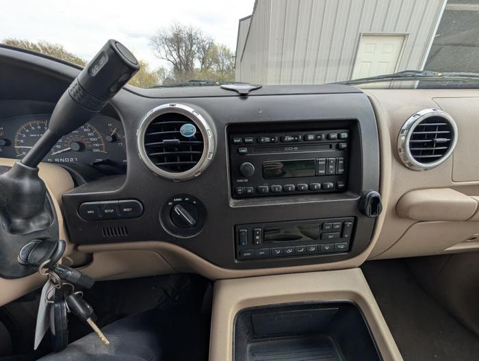 2003 ford expedition eddie-bauer-4wd with 185881 miles for sale near elk-river, minnesota da5f532f2e3f4bcc9b9b4cab6208a786.jpg