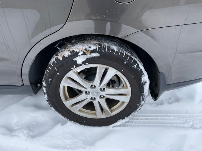 2012 hyundai santa-fe limited-3.5-4wd with 105003 miles for sale near elk-river, minnesota db2eacf4778840bdaef2900013783df5.jpeg