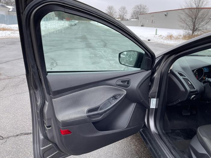 2014 ford focus s with 160780 miles for sale near elk-river, minnesota db93998c005d4e2ea3a45cd3c33b68d1.jpg
