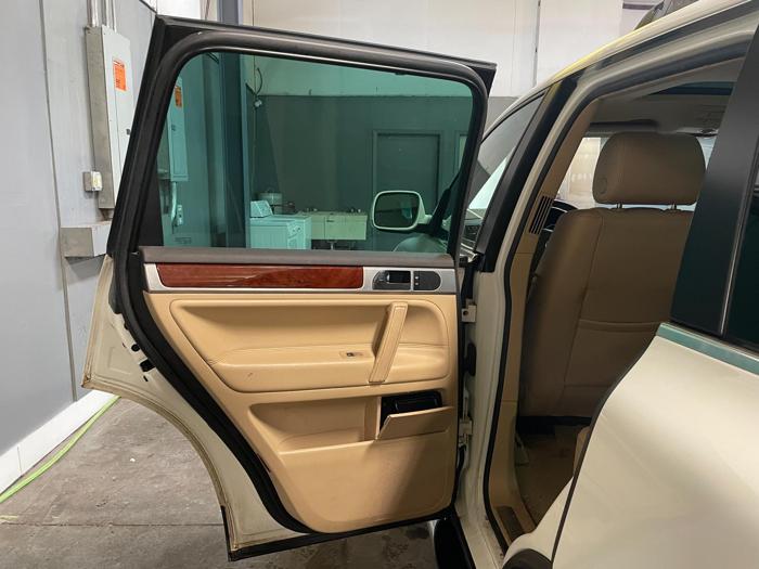 2006 volkswagen touareg with 203118 miles for sale near elk-river, minnesota dbbc7ece8a5743298f0f4b9bce096d8e.jpg