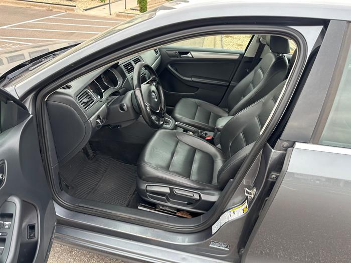 2015 volkswagen jetta se-6a with 149303 miles for sale near burnsville, minnesota dbf2caeb54f24aba994409d758c9f7db.jpeg