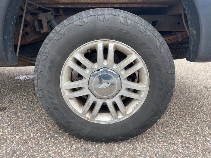 2010 ford f-150 lariat-supercrew-5.5-ft.-bed-4wd with 206947 miles for sale near fridley, minnesota dbf38565f48d41a2b8ee9d82bd0d320c.jpeg