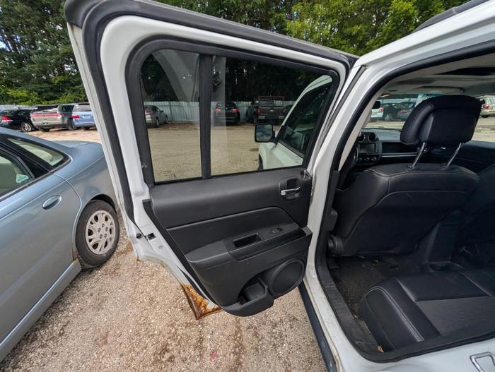 2014 jeep patriot latitude-2wd with 185268 miles for sale near elk-river, minnesota dd12b67ee96d46469f7f099c66a1a951.jpg