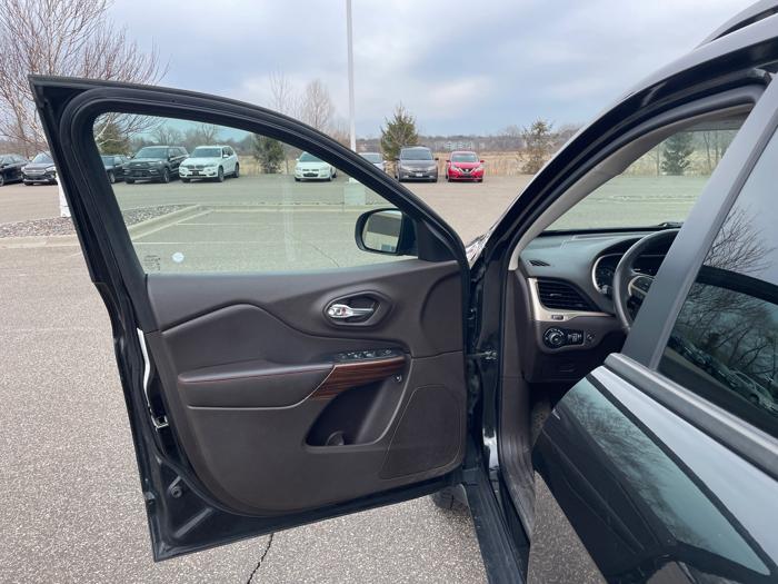 2014 jeep cherokee trailhawk-4wd with 131135 miles for sale near coon-rapids, minnesota dd5a558c0a5046c78874786cba11d8d4.jpeg