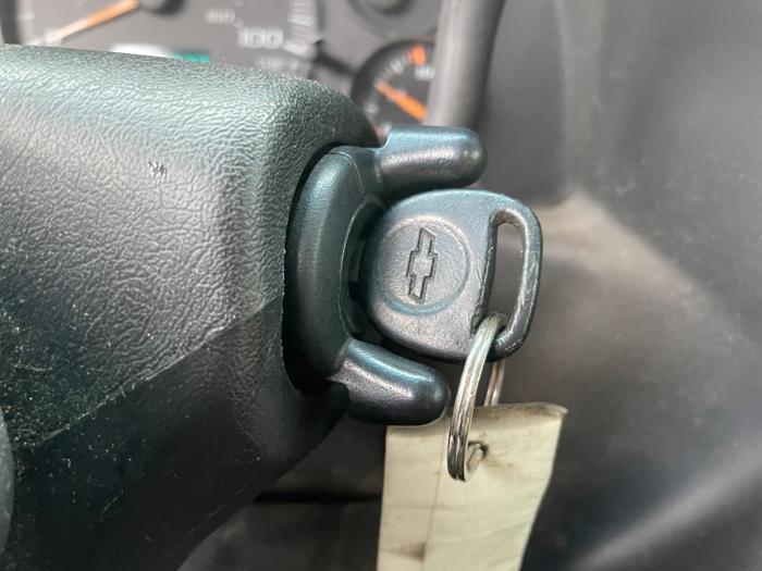 2004 chevrolet express 2500-cargo with 174080 miles for sale near new-hope, minnesota ddf5dc8735d649b6a5a6f9c03e6ded19.jpeg