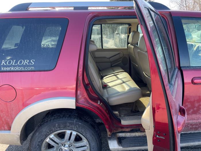 2006 ford explorer eddie-bauer-4.6l-4wd with 263873 miles for sale near fridley, minnesota de01bbacddfc49f0b4ab0e2c8723f0ce.jpeg