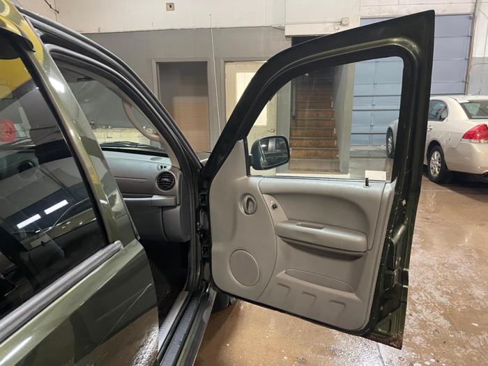2007 jeep liberty sport with 126305 miles for sale near elk-river, minnesota de1ecbe2446b4f66bfb65d71c6a1ca2b.jpg