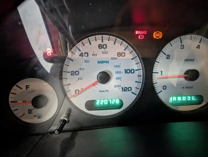 2002 chrysler town-&-country lx with 220729 miles for sale near elk-river, minnesota de531ced8b384defa3a83b45eb9ae5a6.jpg
