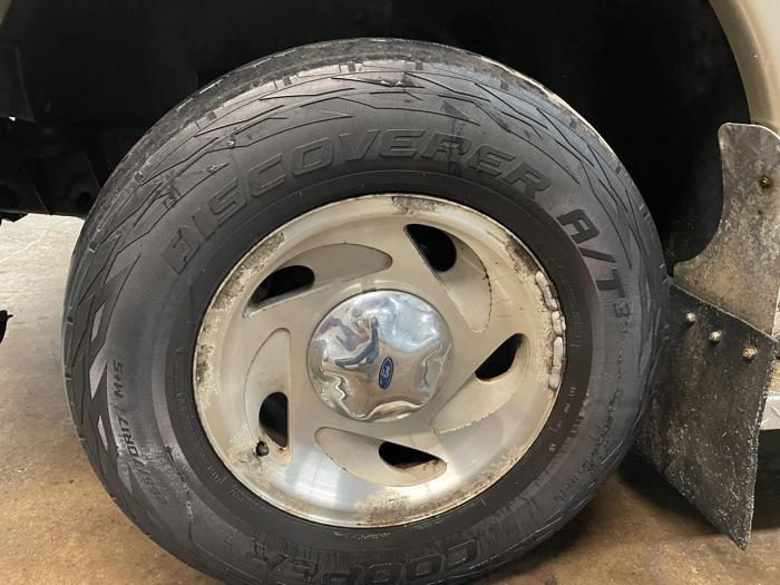 2000 ford f-150 xl with 170673 miles for sale near elk-river, minnesota def1ad0b15e74013aaae3a9cb18d099f.jpg