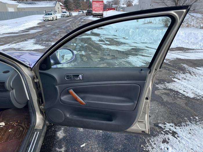 2004 volkswagen passat gls with 175048 miles for sale near elk-river, minnesota df3be674e499498488c22778bc087145.jpeg