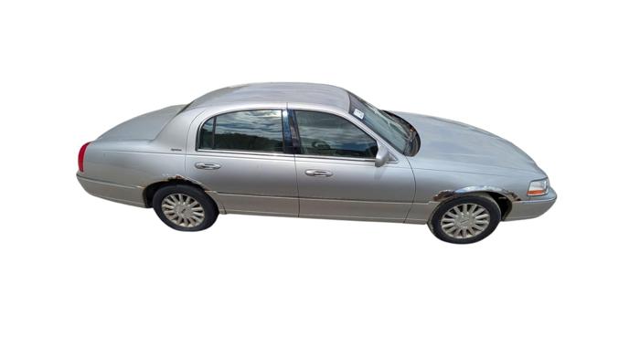 2003 lincoln town-car signature for sale near elk-river, minnesota df42b3d538fa4f79bd7d0a1fa7a0dbb4.jpg