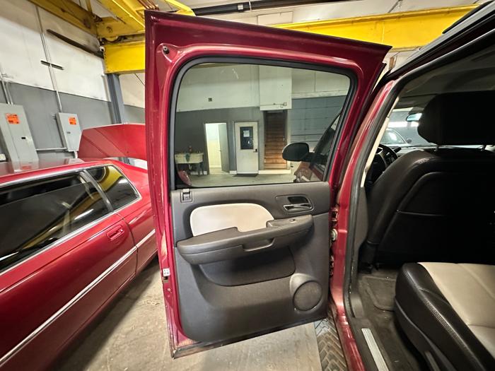2007 chevrolet suburban lt1-1500-4wd with 322050 miles for sale near elk-river, minnesota df7c7cfd5d0147c8a91b8480e3fea59d.jpeg