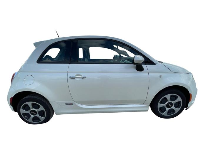 2015 fiat 500e battery-electric-hatchback with 48070 miles for sale near elk-river, minnesota dfa92e2f38184a00b3d1839c2e98e68b.jpg