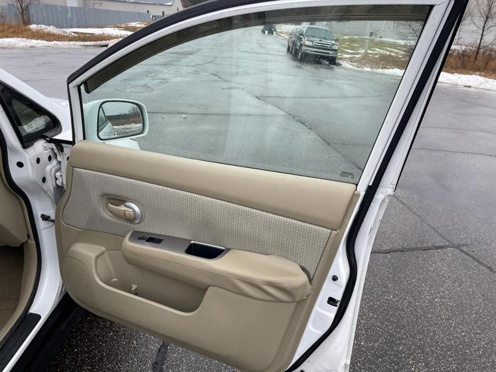 2009 nissan versa with 136858 miles for sale near elk-river, minnesota dfae03b3619f4e13a4eca940bfc70065.jpg