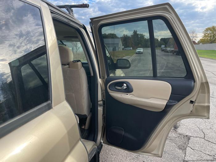 2006 chevrolet trailblazer ls-4wd with 205963 miles for sale near elk-river, minnesota e0808db2885040c28701e7157080402a.jpeg