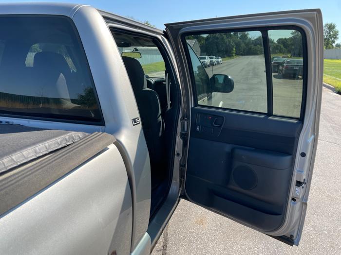2004 chevrolet s-10 crew-cab-4wd-ls with 188749 miles for sale near elk-river, minnesota e15215199dfe46eab91ab2a77efa7d67.jpeg