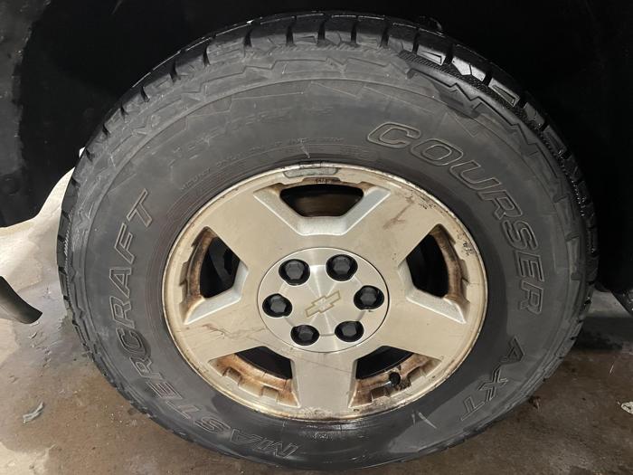 2004 chevrolet silverado-1500 1500 with 283179 miles for sale near elk-river, minnesota e320c710272c4bbc9c1967c7e768e14c.jpg
