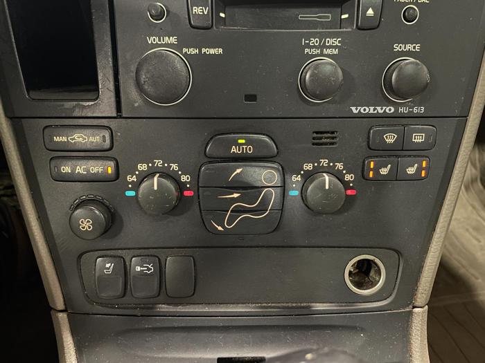 2004 volvo s60 with 200083 miles for sale near elk-river, minnesota e38709b751b848aeab24439623846d0d.jpg