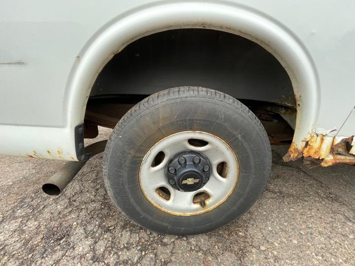 2004 chevrolet express 2500-cargo with 174080 miles for sale near new-hope, minnesota e3d4d5b90ffd417289ba63e5da3077e0.jpeg