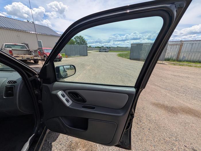 2007 ford escape with 155219 miles for sale near elk-river, minnesota e48a9ec3ffe944008827e1995ea2faca.jpg