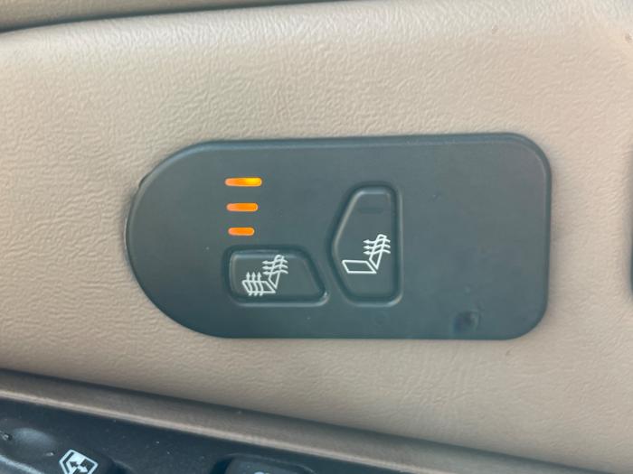 2006 chevrolet suburban 1500-4wd with 216944 miles for sale near elk-river, minnesota e4b79438e3054e05887426f7e8e7b9f1.jpeg