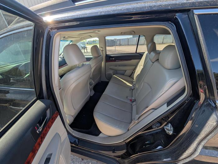 2010 subaru outback 3.6r-limited with 209415 miles for sale near elk-river, minnesota e4eea502462b44eca5ec83df960866e3.jpg
