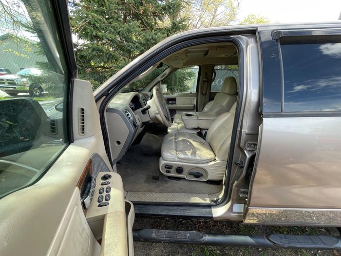 2004 ford f-150 xlt-supercrew-4wd with 196806 miles for sale near columbus, minnesota e4f21bfb63894281bfc826587fd51d9c.jpeg