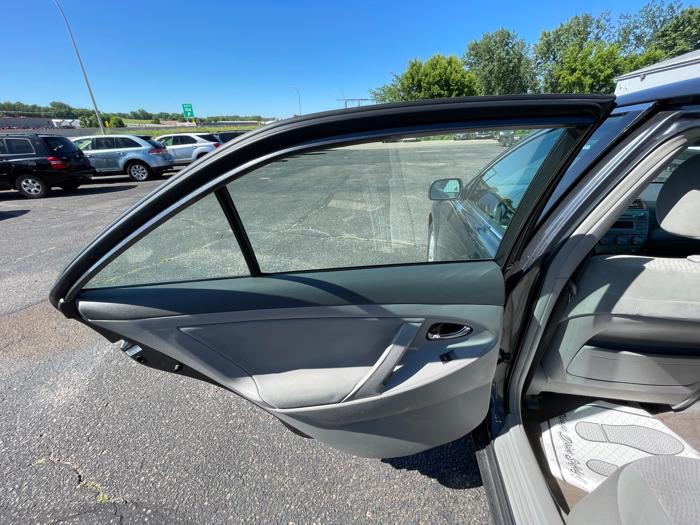 2011 toyota camry base-6-spd-at with 264570 miles for sale near shakopee, minnesota e577eafdb9f7409fa804186a54d4e036.jpeg