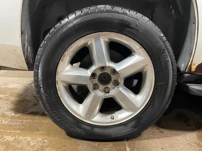 2007 chevrolet tahoe ls-4wd with 236154 miles for sale near elk-river, minnesota e588849bdfd446109a5331682b813897.jpg