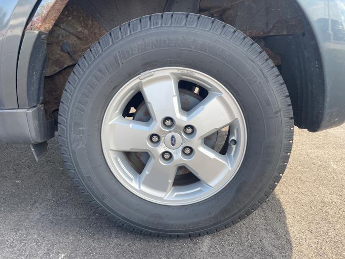 2009 ford escape xlt-fwd-v6 with 167177 miles for sale near rochester, minnesota e5a2e5e57c13467da7a7b444efcf672d.jpeg